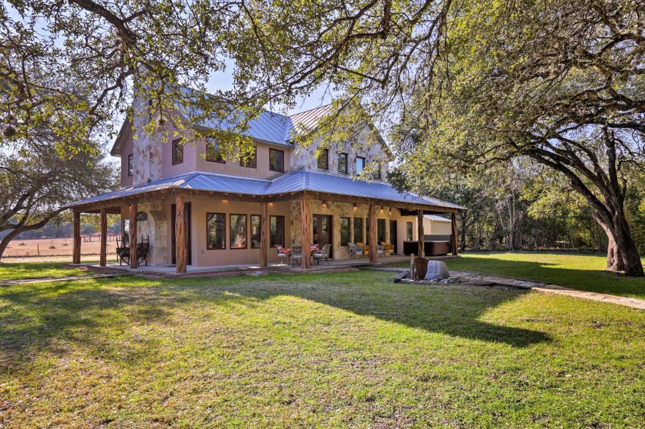 Riverfront Blanco Home With Shaded Porch And Hot Tub Exterior foto