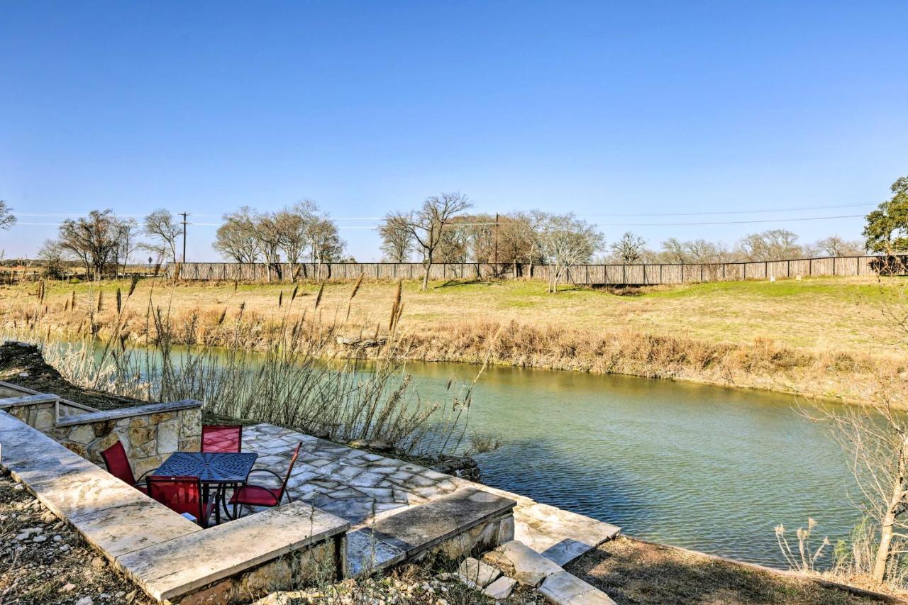 Riverfront Blanco Home With Shaded Porch And Hot Tub Exterior foto